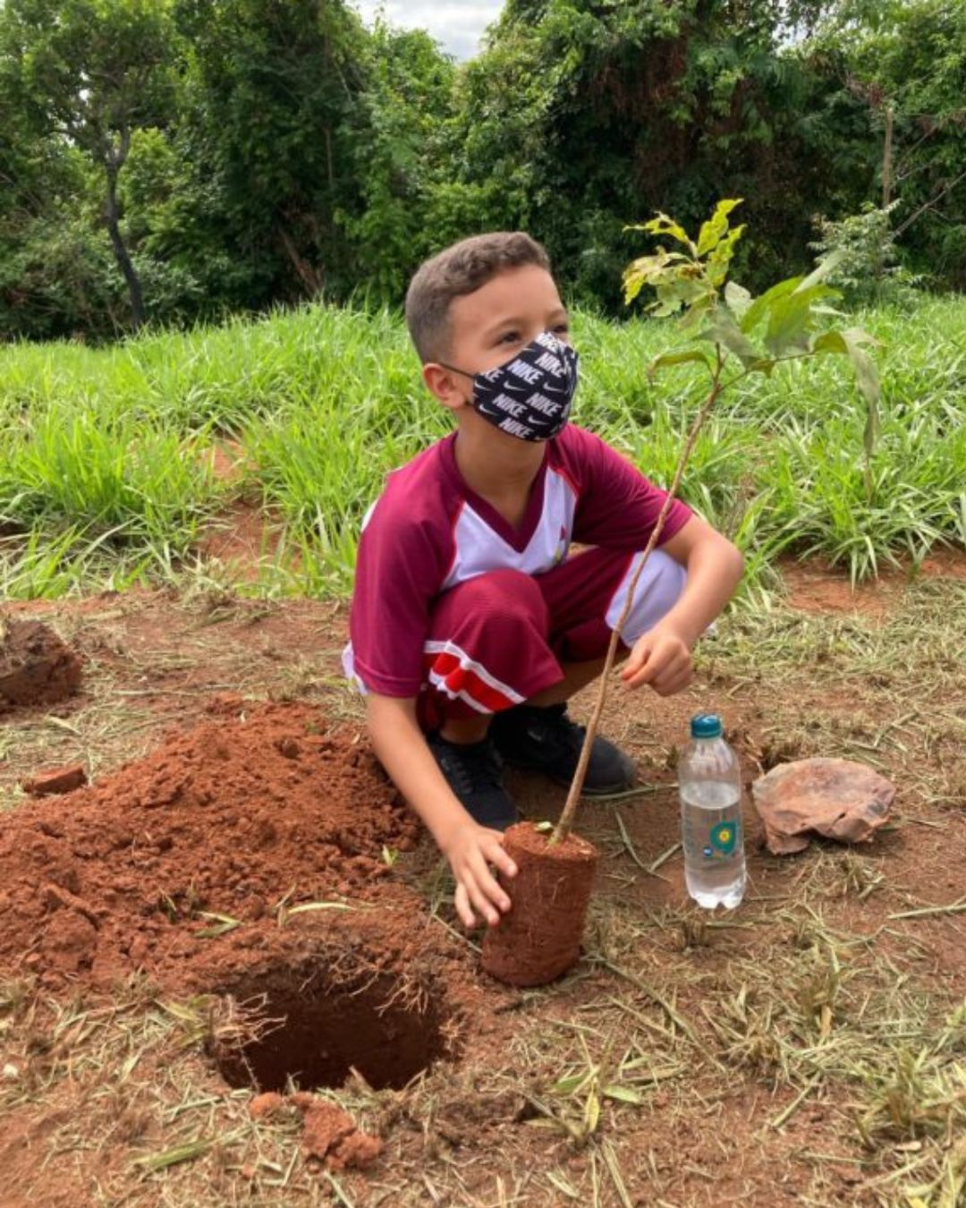 uploads/educacao-ambiental-projeto-de-recuperacao-do-corrego-lagoa---aparecida-de-goiania.png