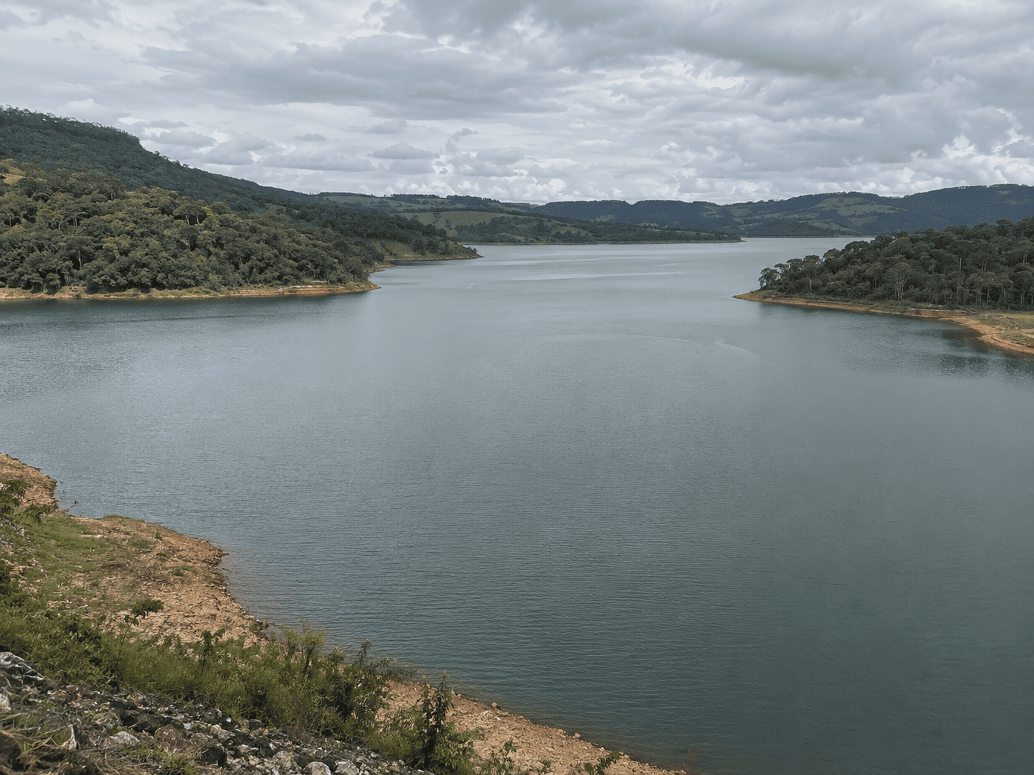 uploads/terra-consultoria-soluçoes-ambientais-direito-do-uso-de-agua-represa.png
